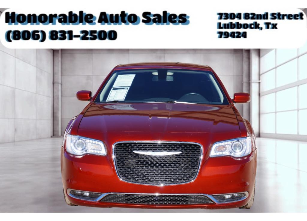 2021 Chrysler 300 Touring's photo