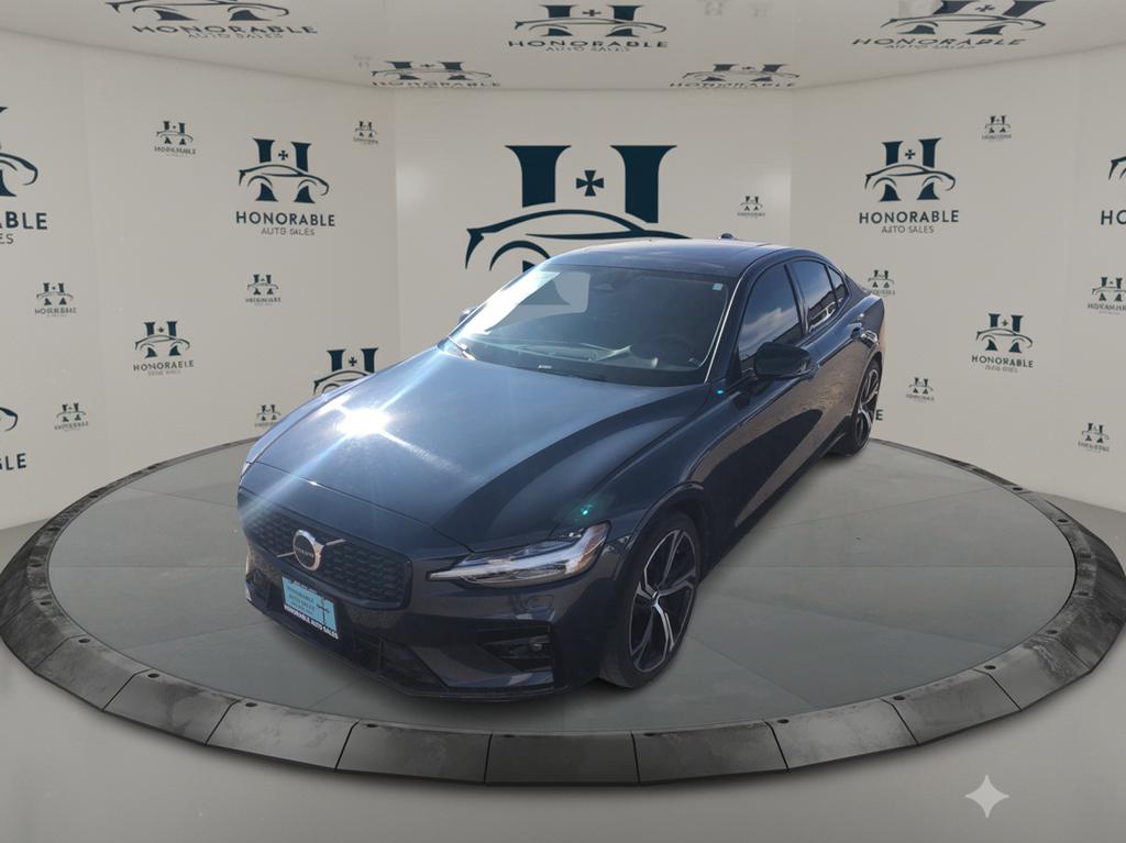 2024 Volvo S60 Plus's photo